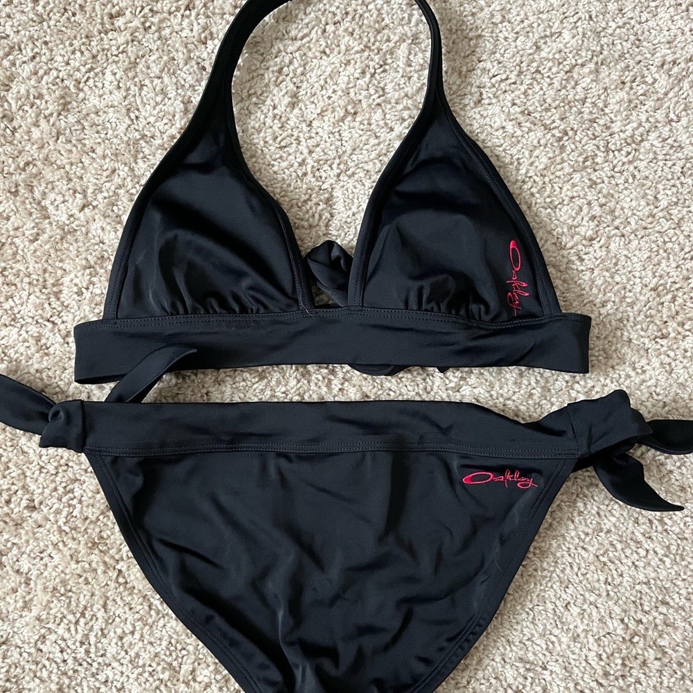 Women’s Oakley Bikini Sz Small NWOT